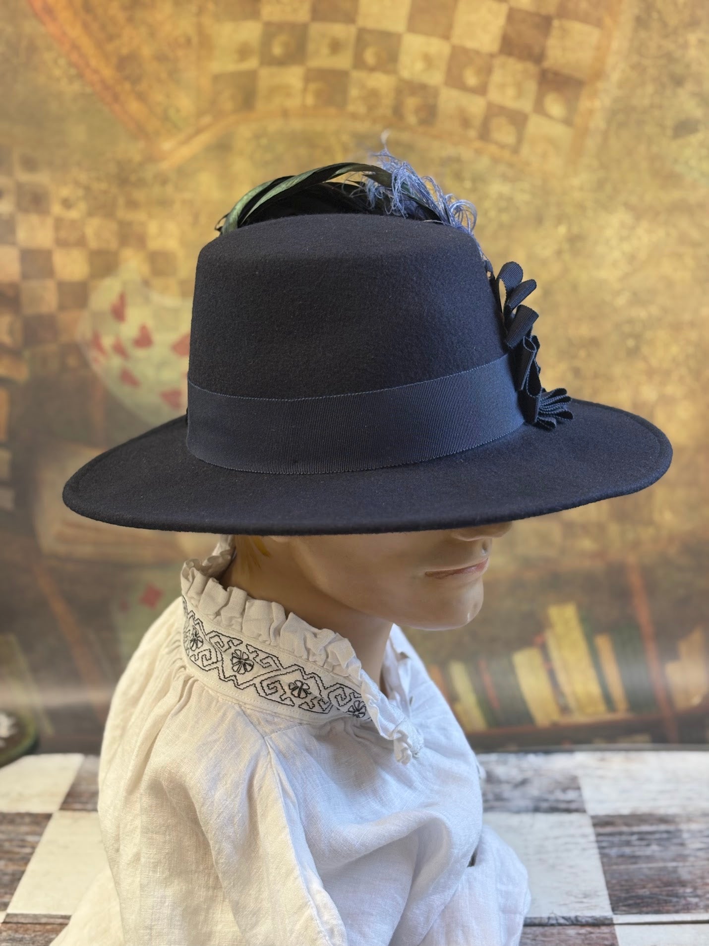 Illyria Renaissance Hat - midnight