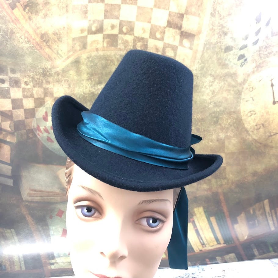 Antium hat, Renaissance Riding Hat