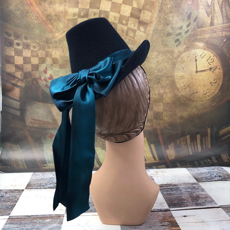 Antium hat, Renaissance Riding Hat