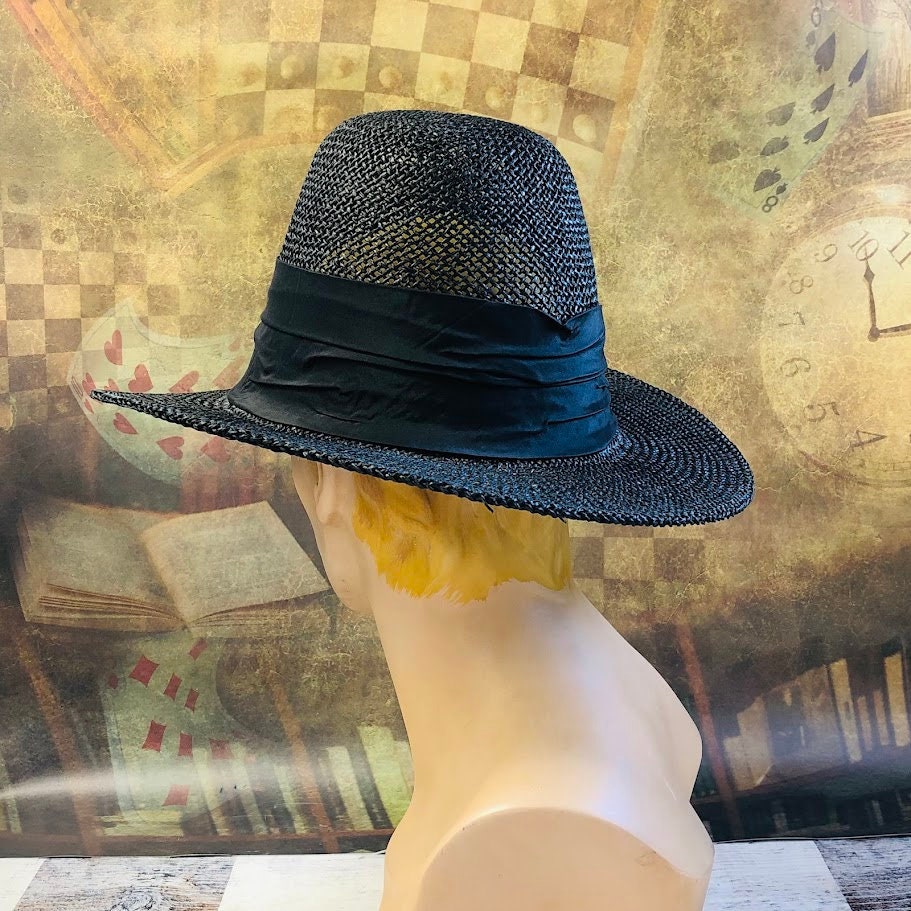 The Windsor hat for London Dandies: Tall Dome Crown Hat